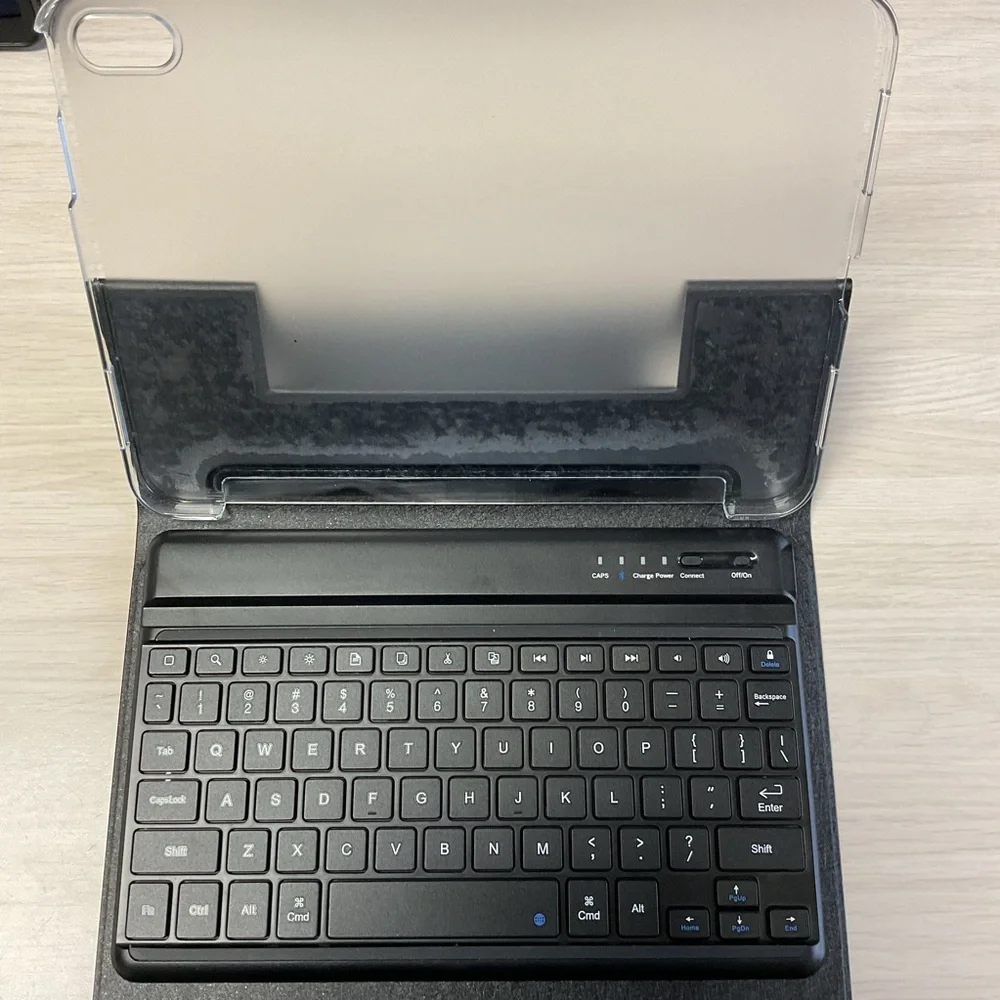 iPad Keyboard Case + charge cord - fits 10”x7” NEW